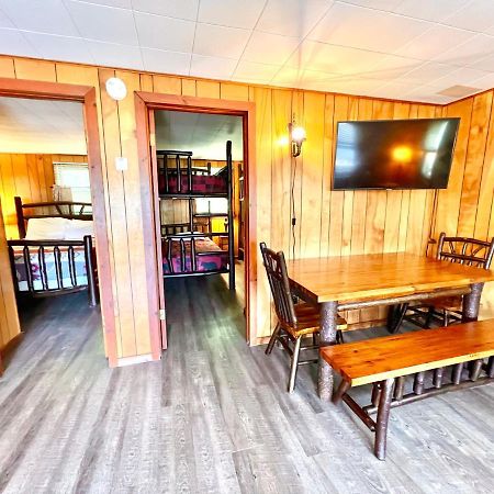 Отель Adirondack Lake Cabins Indian Lake Экстерьер фото