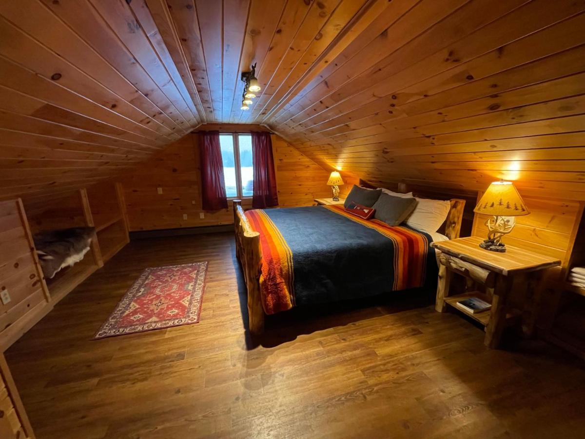 Отель Adirondack Lake Cabins Indian Lake Экстерьер фото