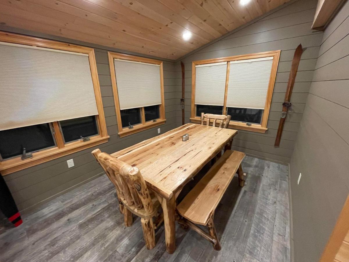 Отель Adirondack Lake Cabins Indian Lake Экстерьер фото