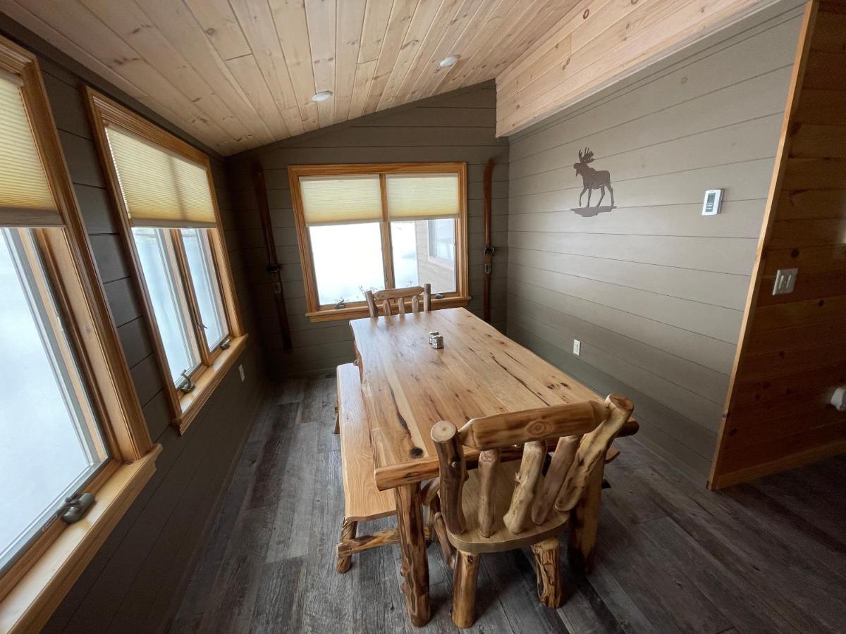 Отель Adirondack Lake Cabins Indian Lake Экстерьер фото