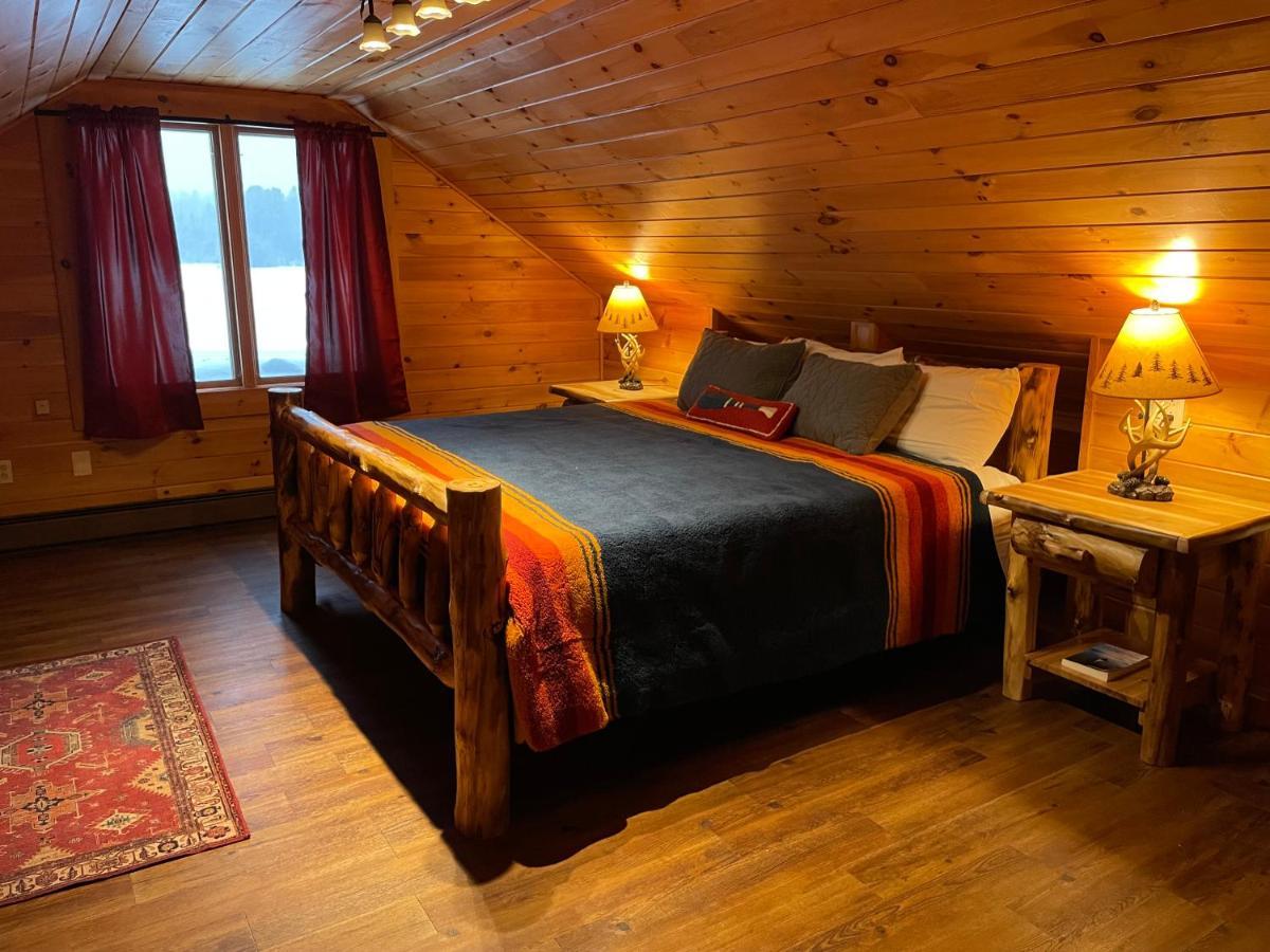 Отель Adirondack Lake Cabins Indian Lake Экстерьер фото