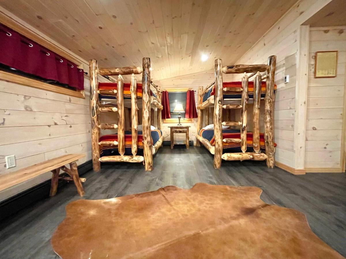 Отель Adirondack Lake Cabins Indian Lake Экстерьер фото