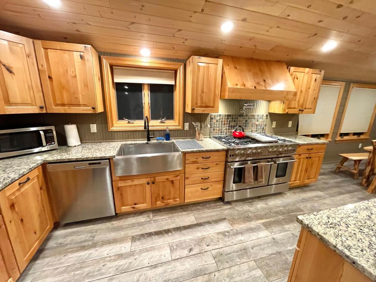 Отель Adirondack Lake Cabins Indian Lake Экстерьер фото