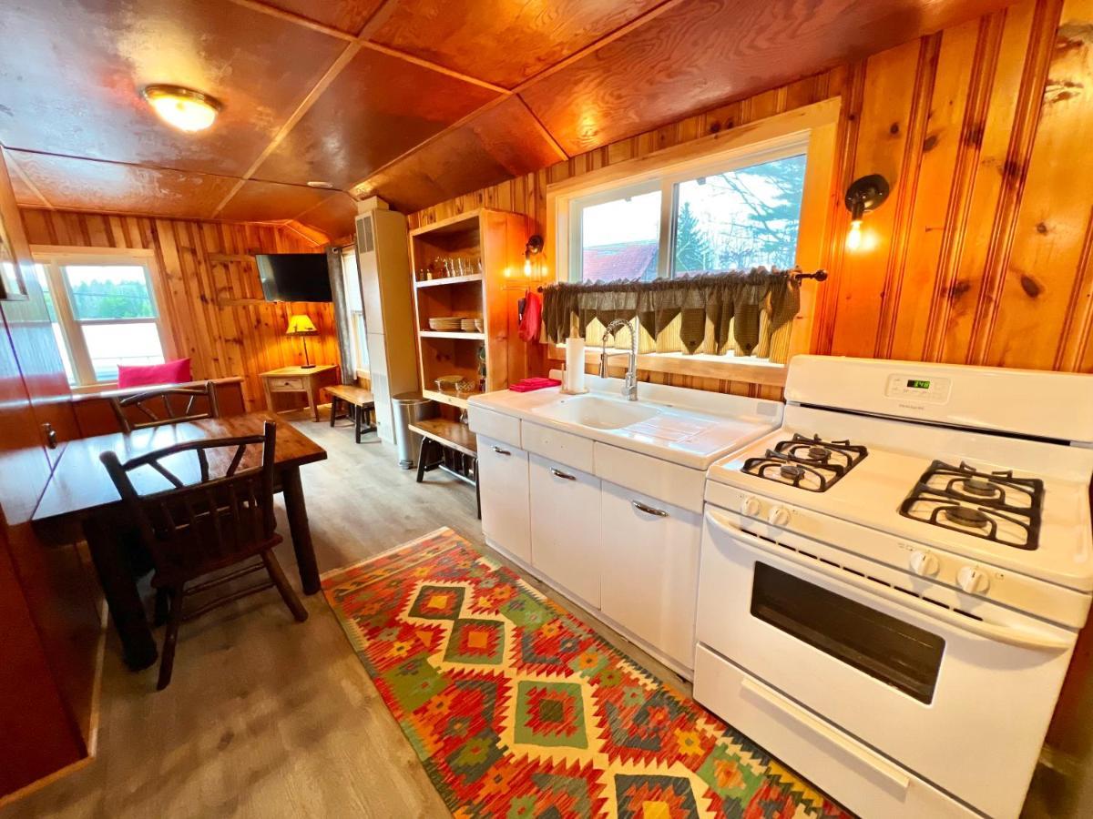 Отель Adirondack Lake Cabins Indian Lake Экстерьер фото
