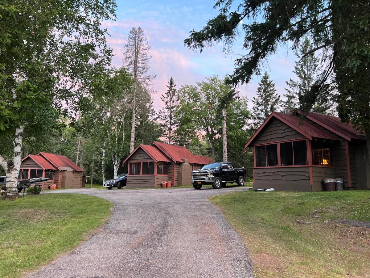Отель Adirondack Lake Cabins Indian Lake Экстерьер фото