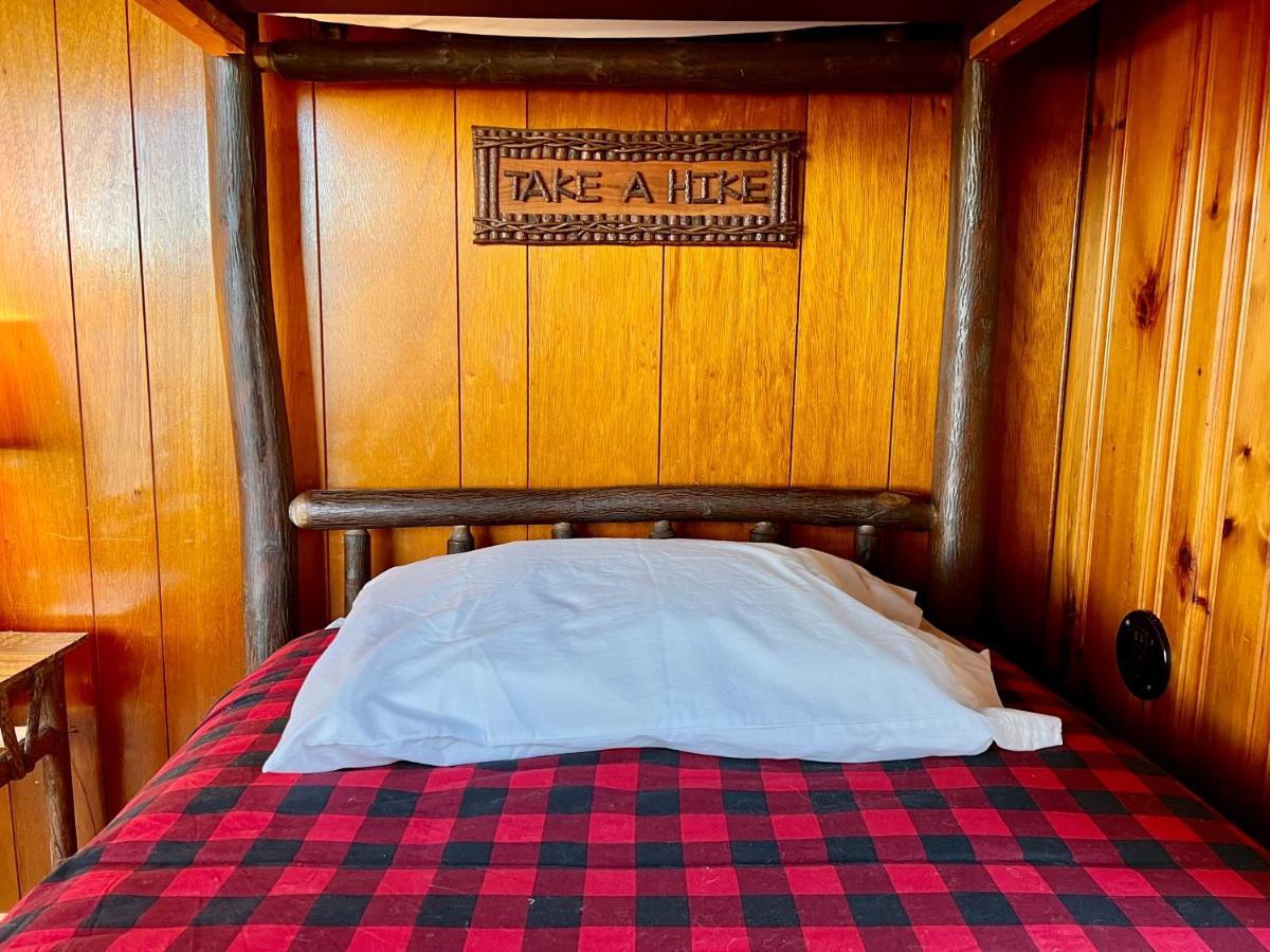 Отель Adirondack Lake Cabins Indian Lake Экстерьер фото