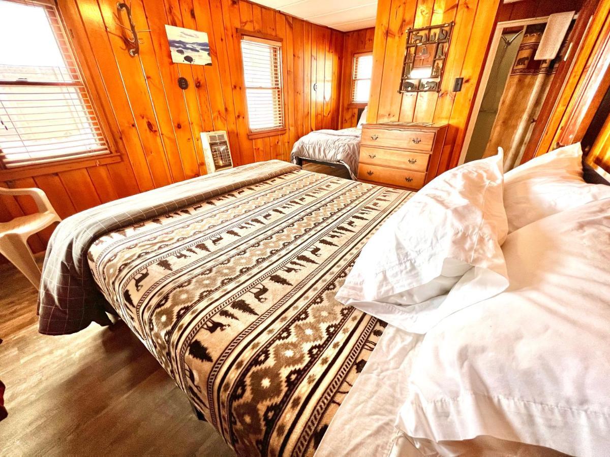Отель Adirondack Lake Cabins Indian Lake Экстерьер фото