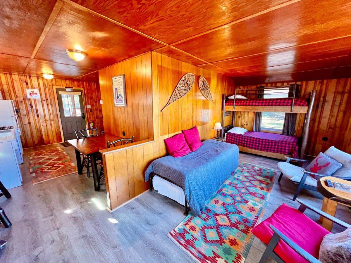 Отель Adirondack Lake Cabins Indian Lake Экстерьер фото