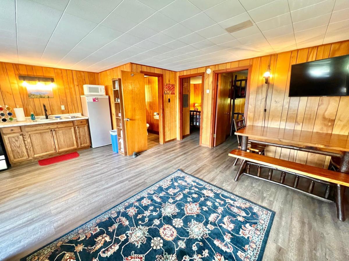 Отель Adirondack Lake Cabins Indian Lake Экстерьер фото