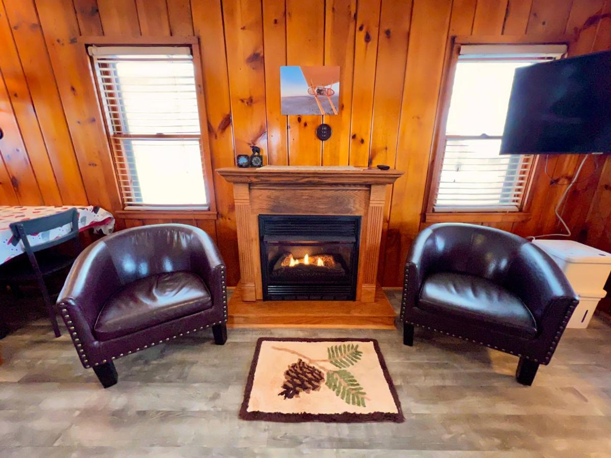 Отель Adirondack Lake Cabins Indian Lake Экстерьер фото