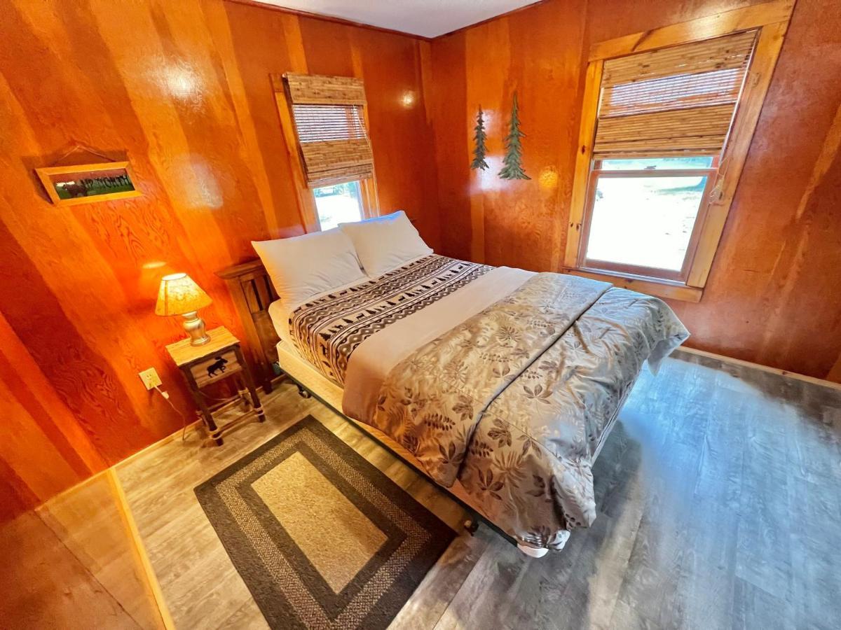 Отель Adirondack Lake Cabins Indian Lake Экстерьер фото