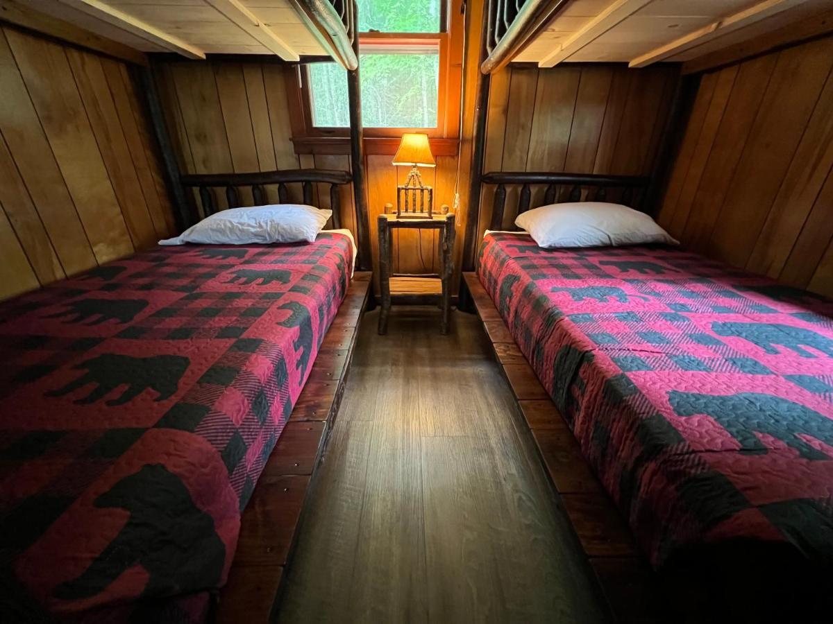 Отель Adirondack Lake Cabins Indian Lake Экстерьер фото