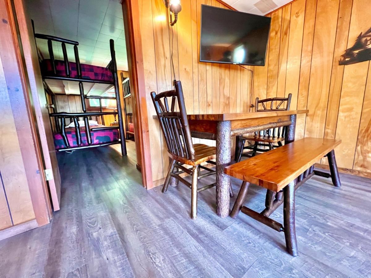 Отель Adirondack Lake Cabins Indian Lake Экстерьер фото