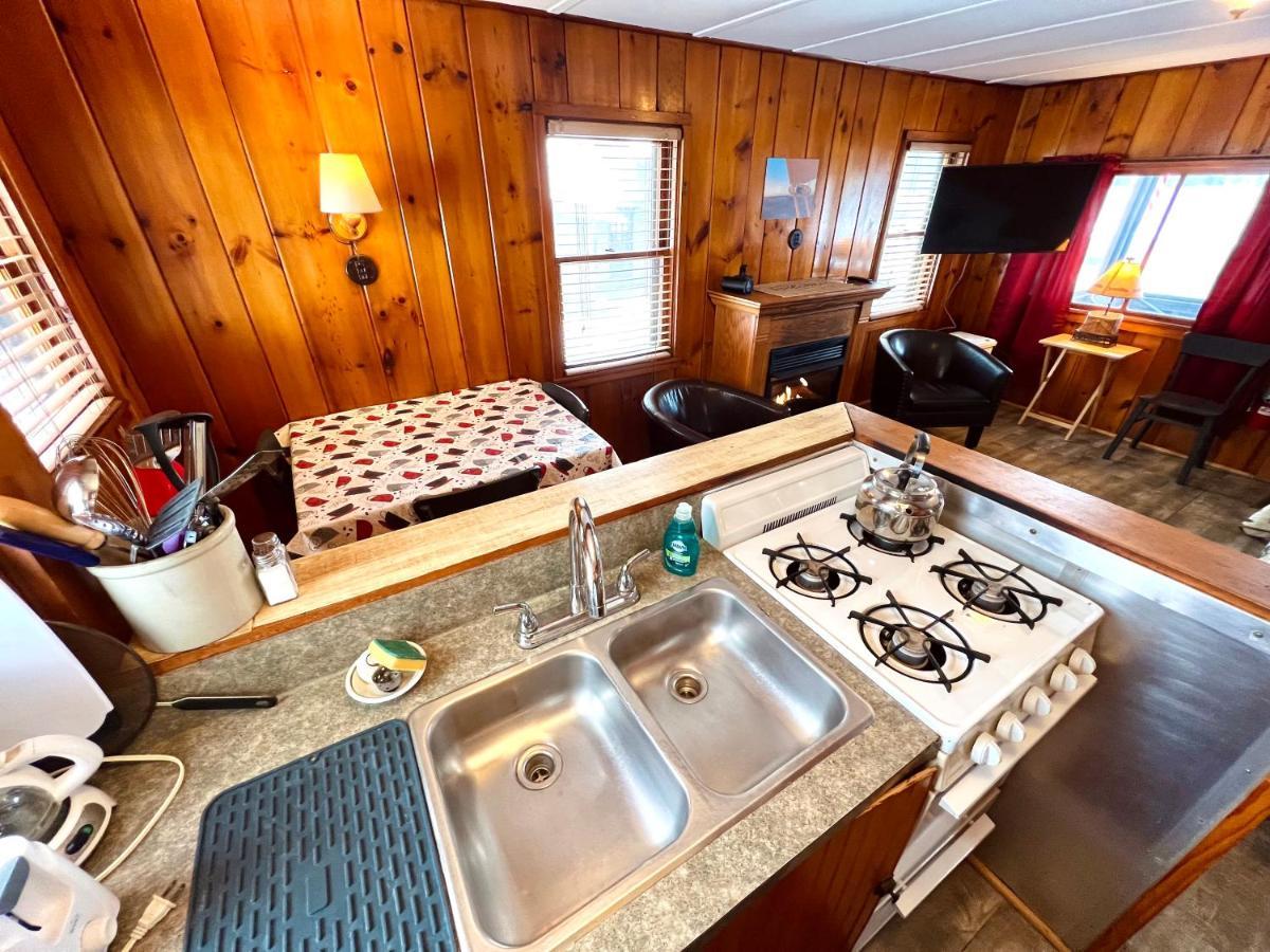 Отель Adirondack Lake Cabins Indian Lake Экстерьер фото