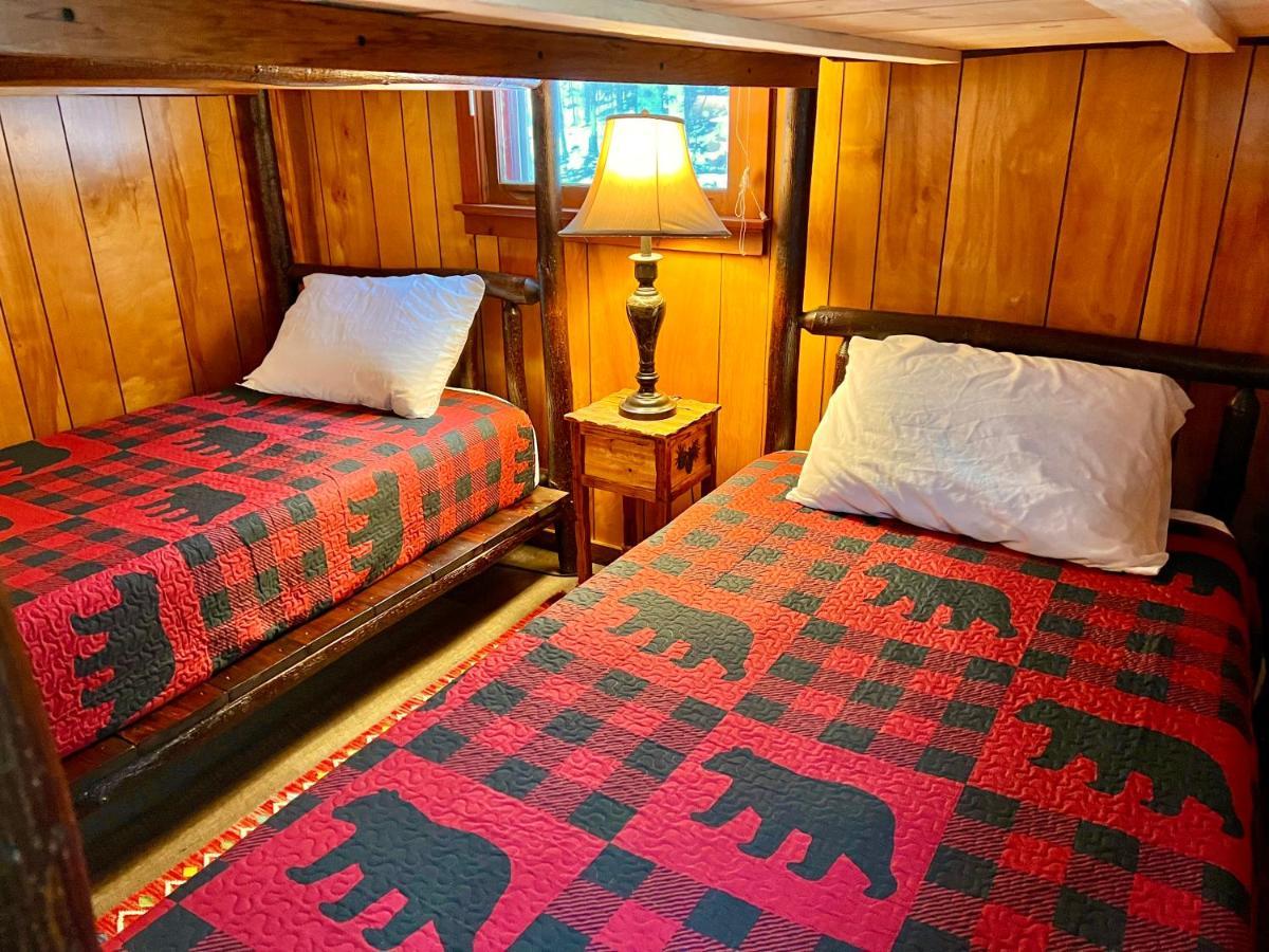 Отель Adirondack Lake Cabins Indian Lake Экстерьер фото